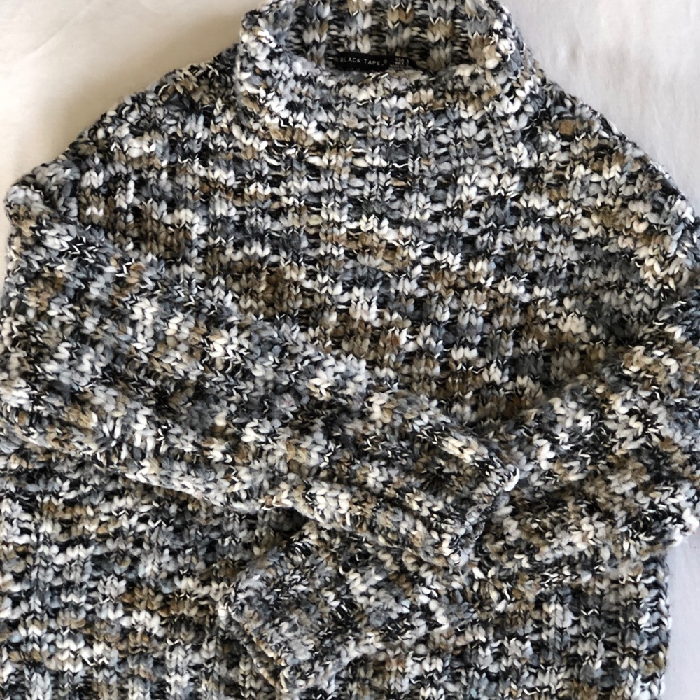 Black Tape Women's Cable Knit Sweater Could fit medium - Picture 2 of 8